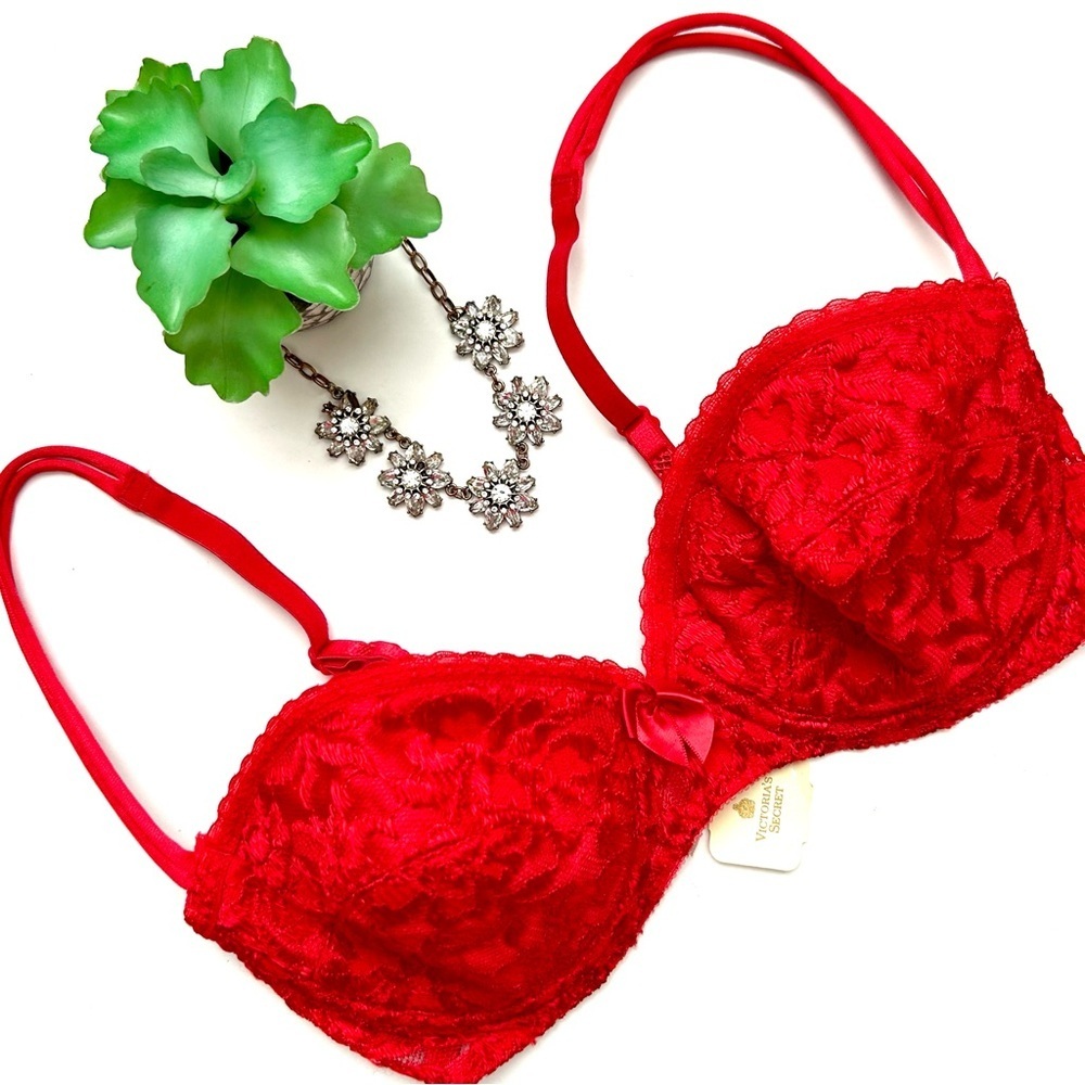 Vintage Victoria's Secret Gold Label Red Lace Bra 36B NWT Dead Stock